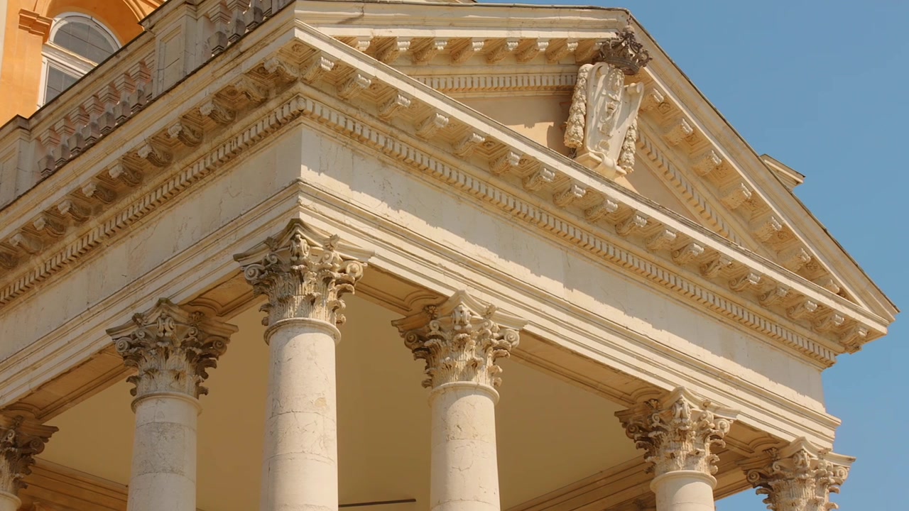Le grandi colonne corinzie della Basilica di Superga, Torino, Italia