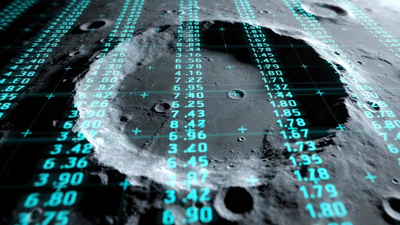 Cámara avanzando escaneando un gran cráter lunar en la superficie de la Luna para mapeo con una superposición HUD turquesa.