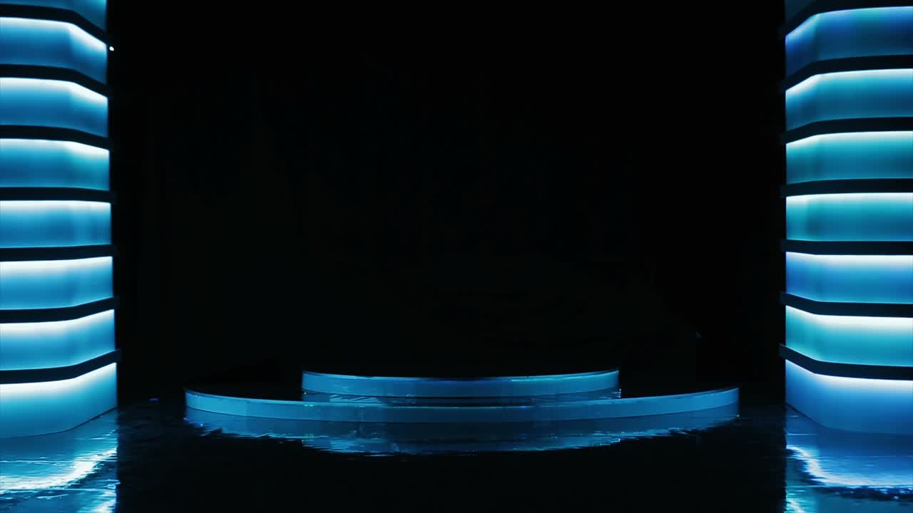 pared del escenario con luz de colores cambiantes