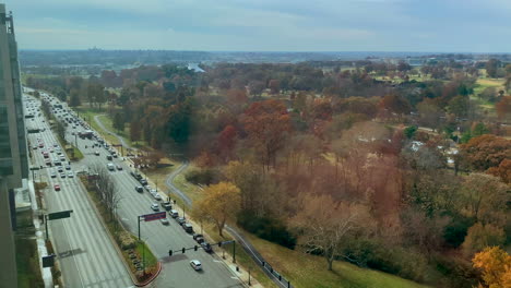 vista elevada de kingshighway y forest park en el extremo oeste central en st