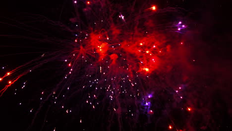 deslumbrantes vistas aéreas de fuegos artificiales capturadas con precisión y arte