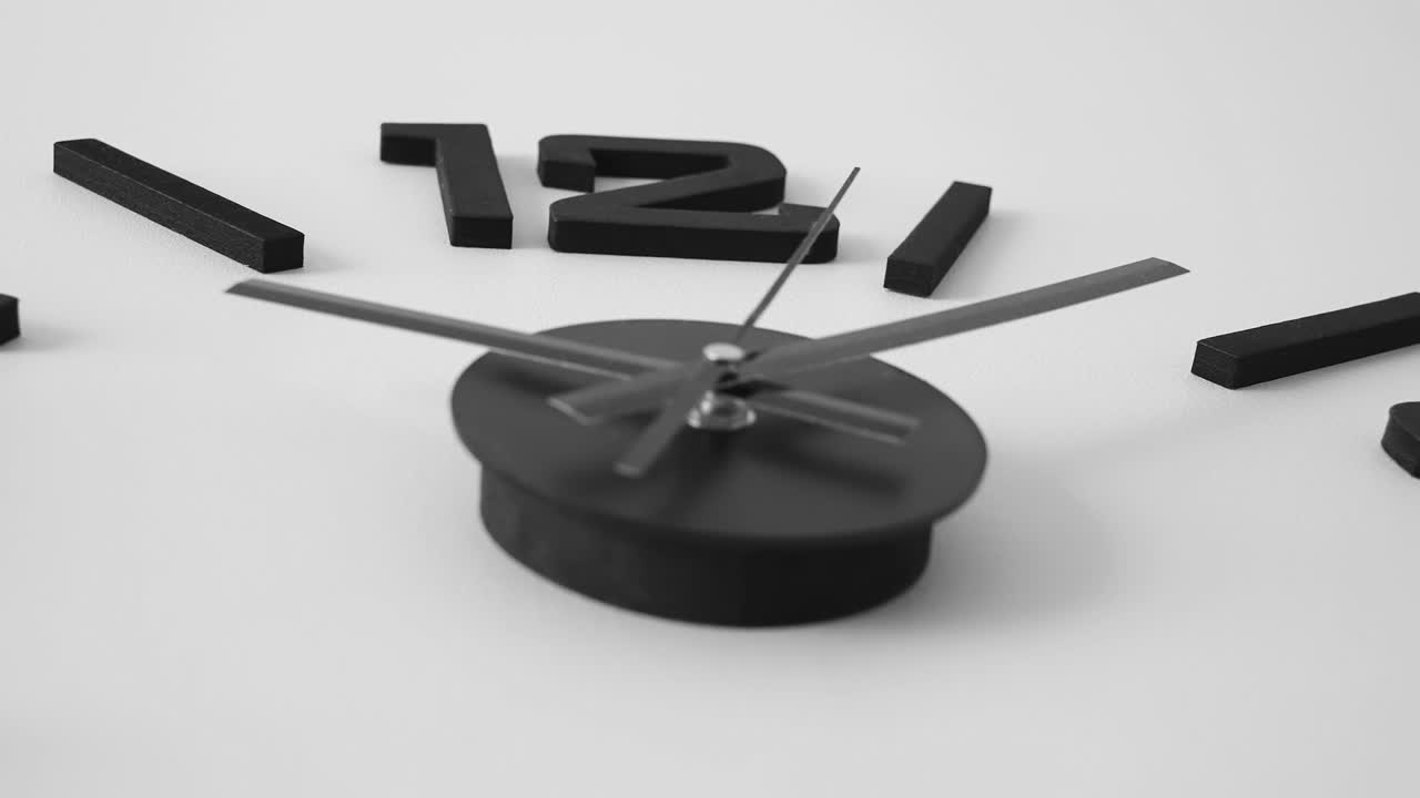 The second hand of the analog clock moving in Estonia