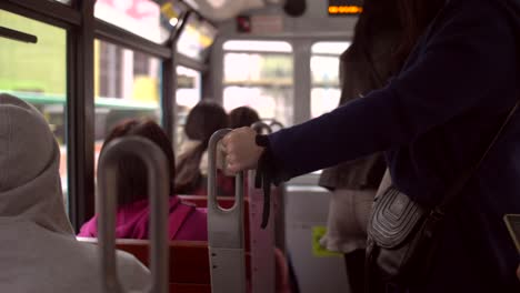 Haltehandlauf-Auf-Straßenbahn-Holding