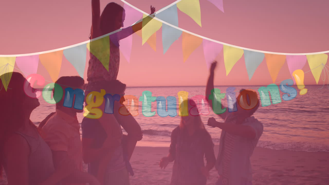 축하 텍스트의 애니메이션과 분홍색의 해변 파티에서 즐거움을 느끼는 친구들에 대한  ⁇ 팅