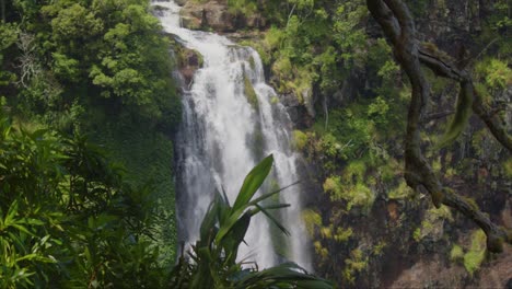 Eine-Aufnahme-Der-Malerischen-Moran-Falls,-Dem-Ersten-Aussichtspunkt,-Der-Nur-3-Km-Von-Oreilly&#39;s-Entfernt-Liegt