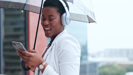 Umbrella,-music-and-business-woman-in-city