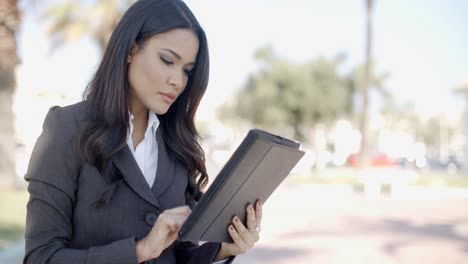 Geschäftsfrau-Mit-Tablet