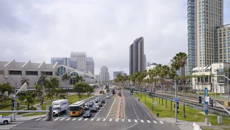 San-Diego-Convention-Center-An-Einem-Sonnigen-Tag---Zeitlupe