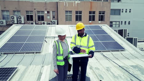 Bau-,-Team--Oder-Luftaufnahme-Mit-Solarpanel