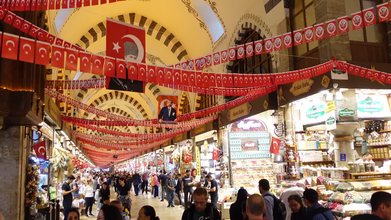 Crowded Grand Bazaar in Istanbul, Turkey