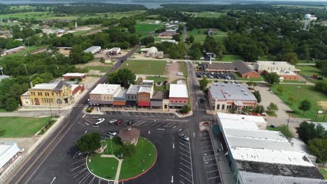 Aerial-flight-over-town-square-on-Pilot-Point-in-Texas