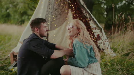 Modern-Rustic-Couple-Laughing-And-Smiling-While-Embracing-Outdoors-4