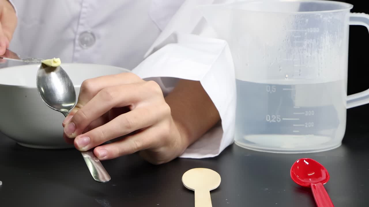A visual comparison of metal, wood, and plastic spoons interacting with water.