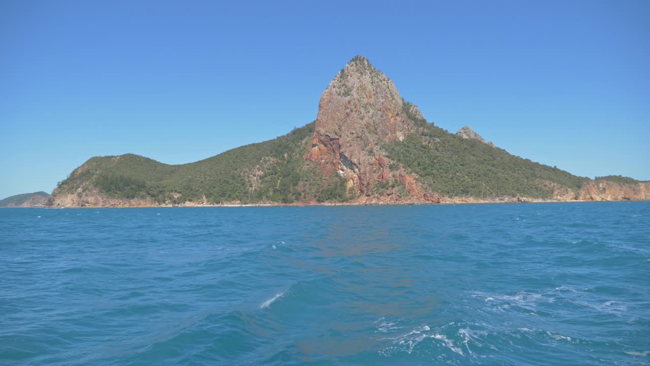 whitsundays, queensland, north australia에 있는 오순절 섬의 독특한 암석