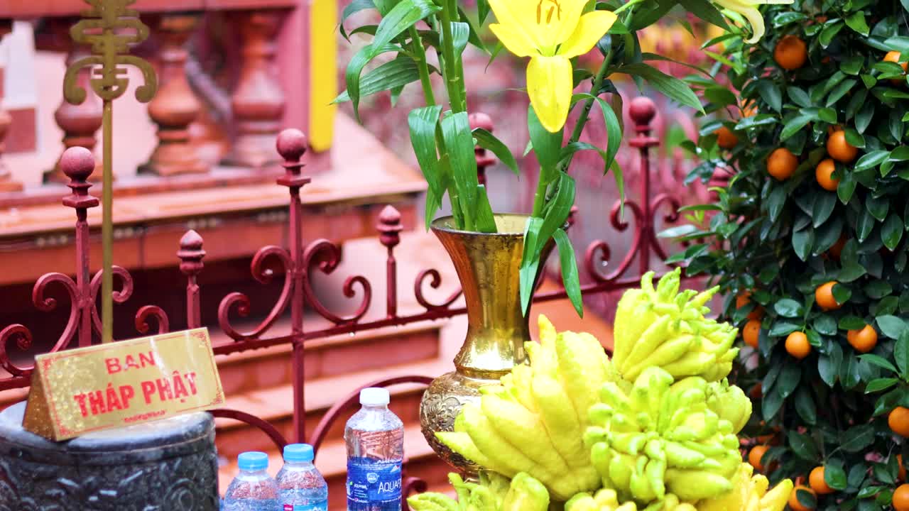 베트남 의 전통적 인 의식 에서 과일 을 바치는 것