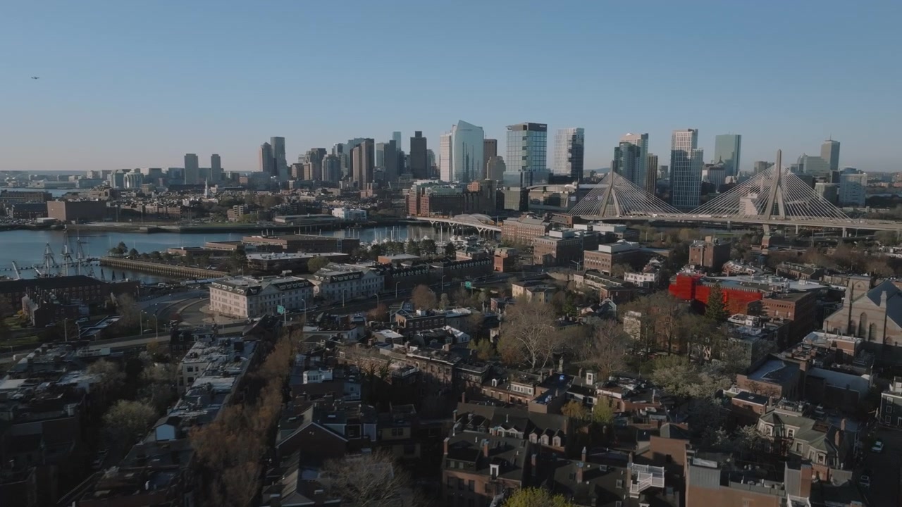 Ripresa con drone di Boston una mattina di primavera. Scattata a Charlestown.