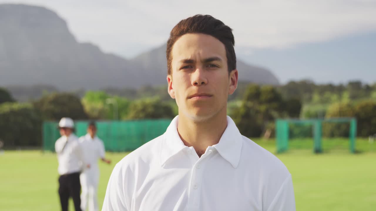 카메라를 바라보는 크리켓 선수