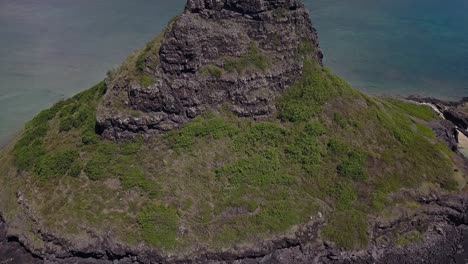 Aerial-view-of-Chinaman's-hat-revealing-the-Kualoa-mountains