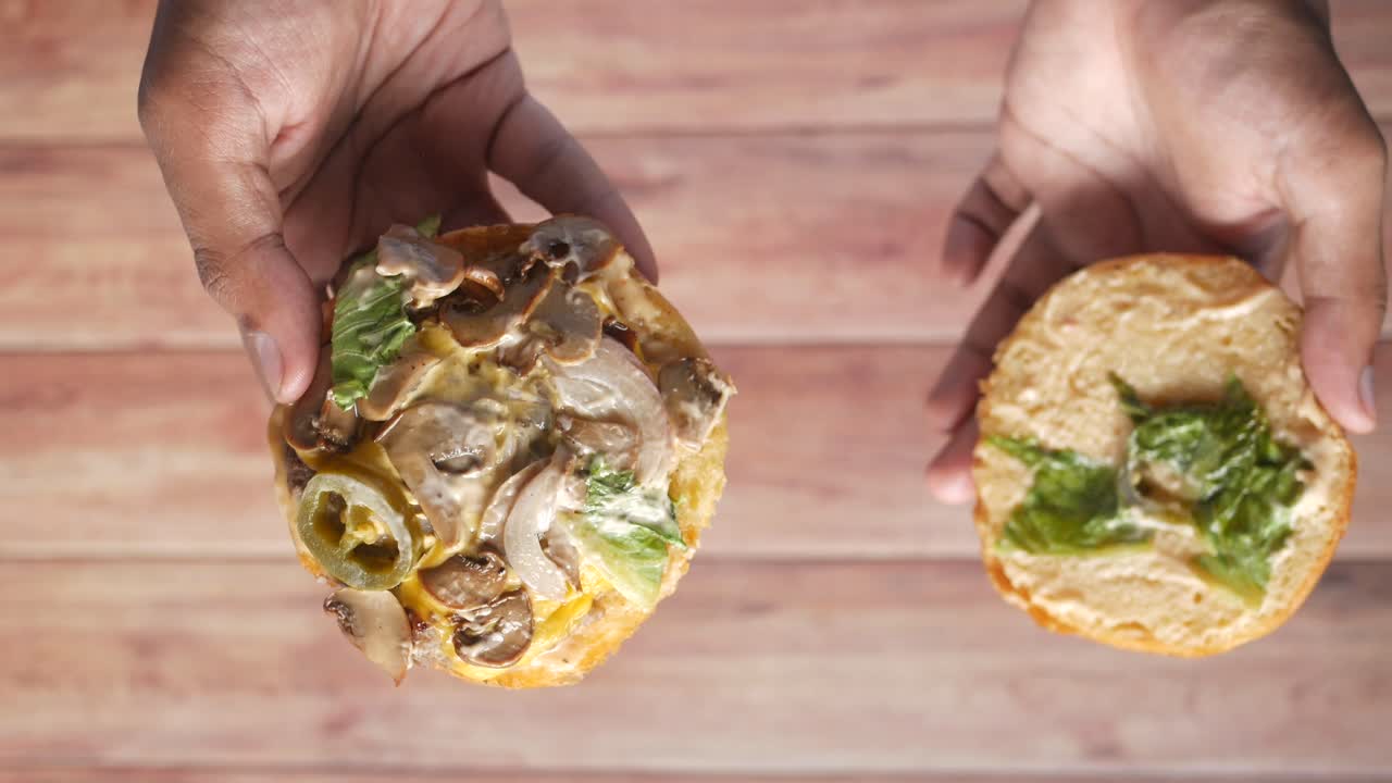 hamburguesa de setas de mano