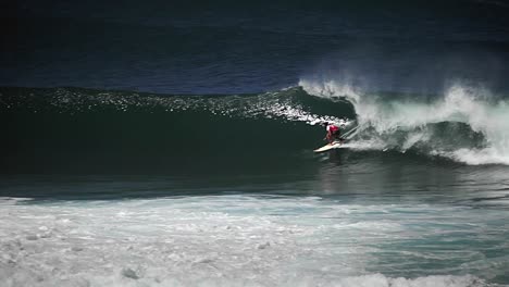 Surfista-Montando-Olas-1