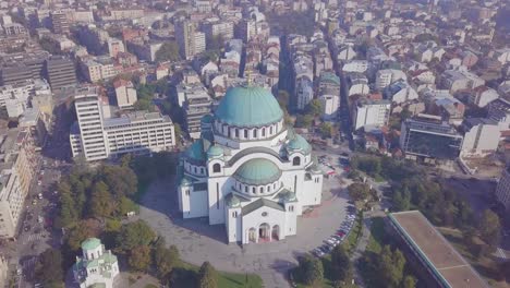 Increíble-Toma-Aérea-En-órbita-Desde-El-Cielo-Alto-Del-Templo-De-San-Sava-Y-La-Ciudad-De-Belgrado-En-Verano