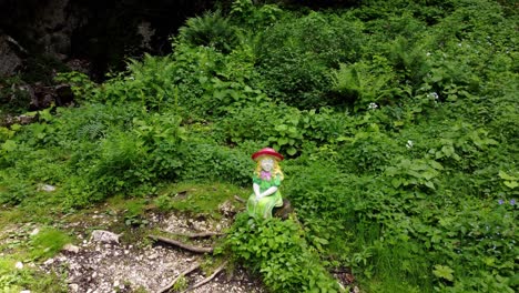 Girl-in-the-woods,-a-unique-footage-of-a-statue-in-the-forest