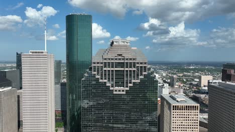 American-skyscraper-towers-on-sunny-day-in-USA