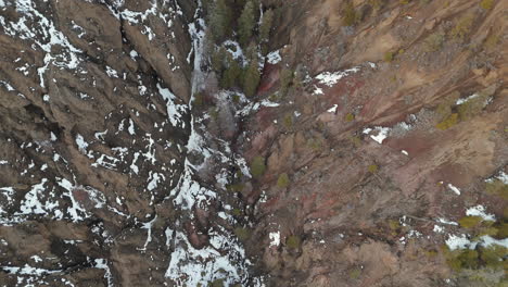 Ewige-Klippen-Erheben-Sich-In-Der-Hochlandluft