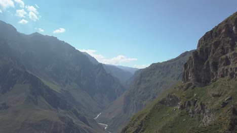 toma aérea del cañón del colca 4k