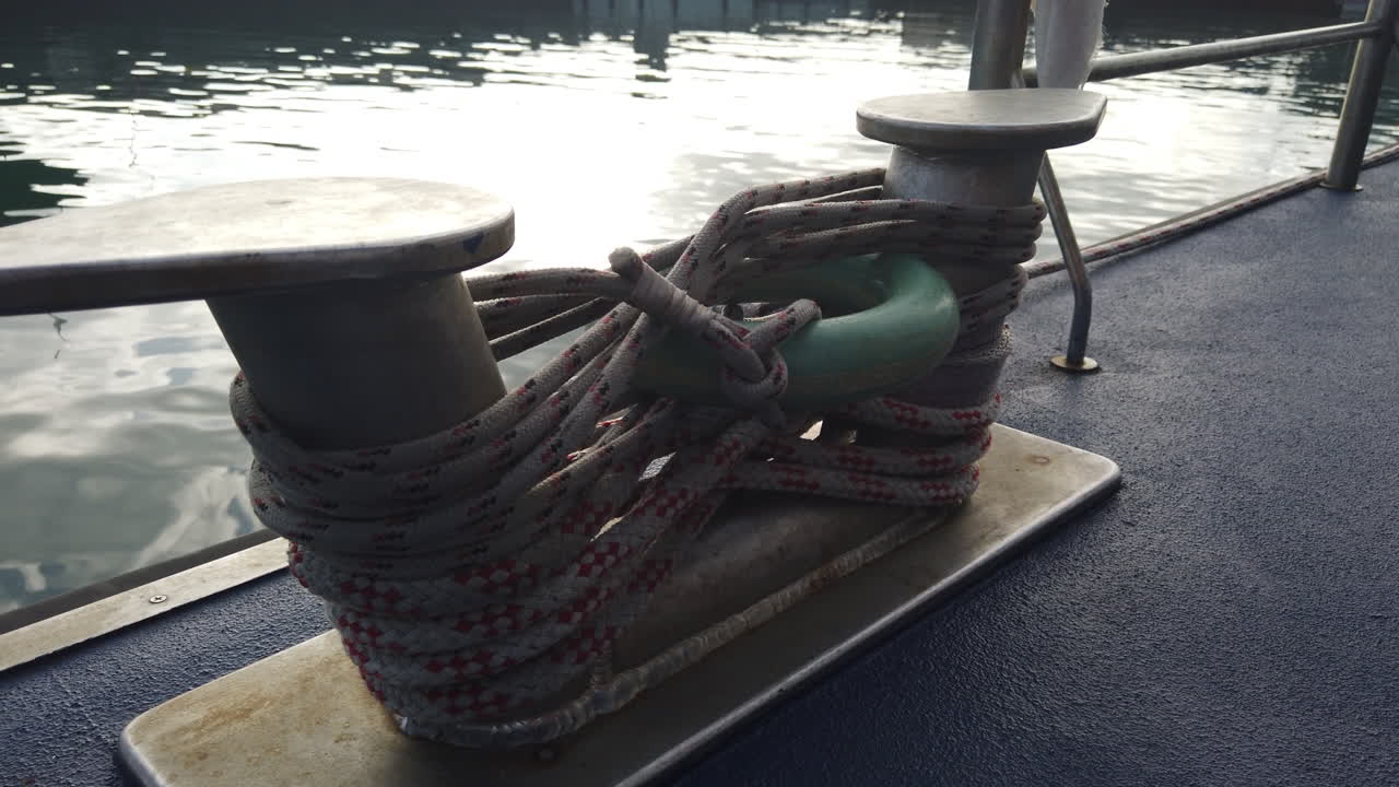 끝이 묶인 noray 정적 샷