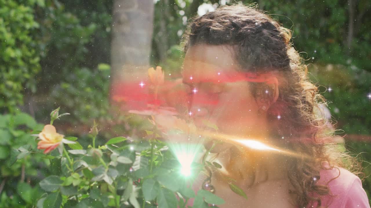 Influencer de jardinería inhalando la fragancia de una rosa y generando partículas brillantes para contenido atractivo.