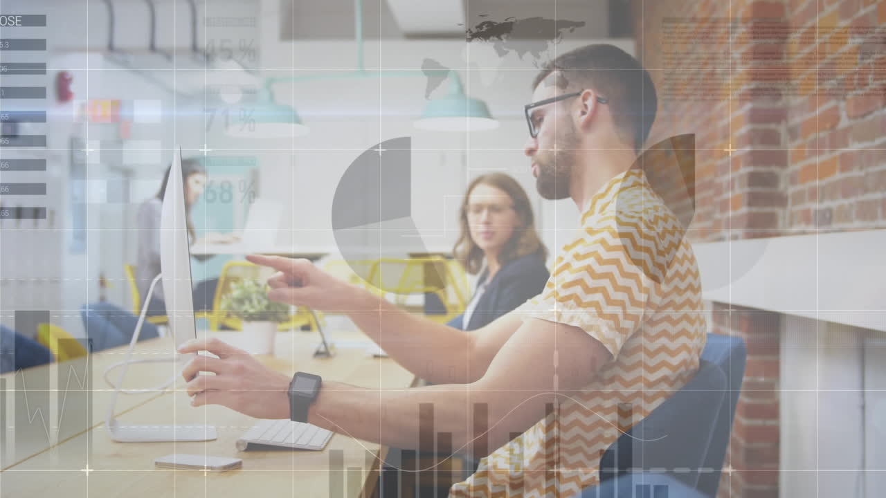 animación de datos financieros y gráficos sobre empresarios caucásicos que trabajan juntos en la oficina