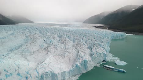 Drohnenaufnahmen-Vom-Perito-Moreno,-Dem-Berühmtesten-Gletscher-Der-Welt