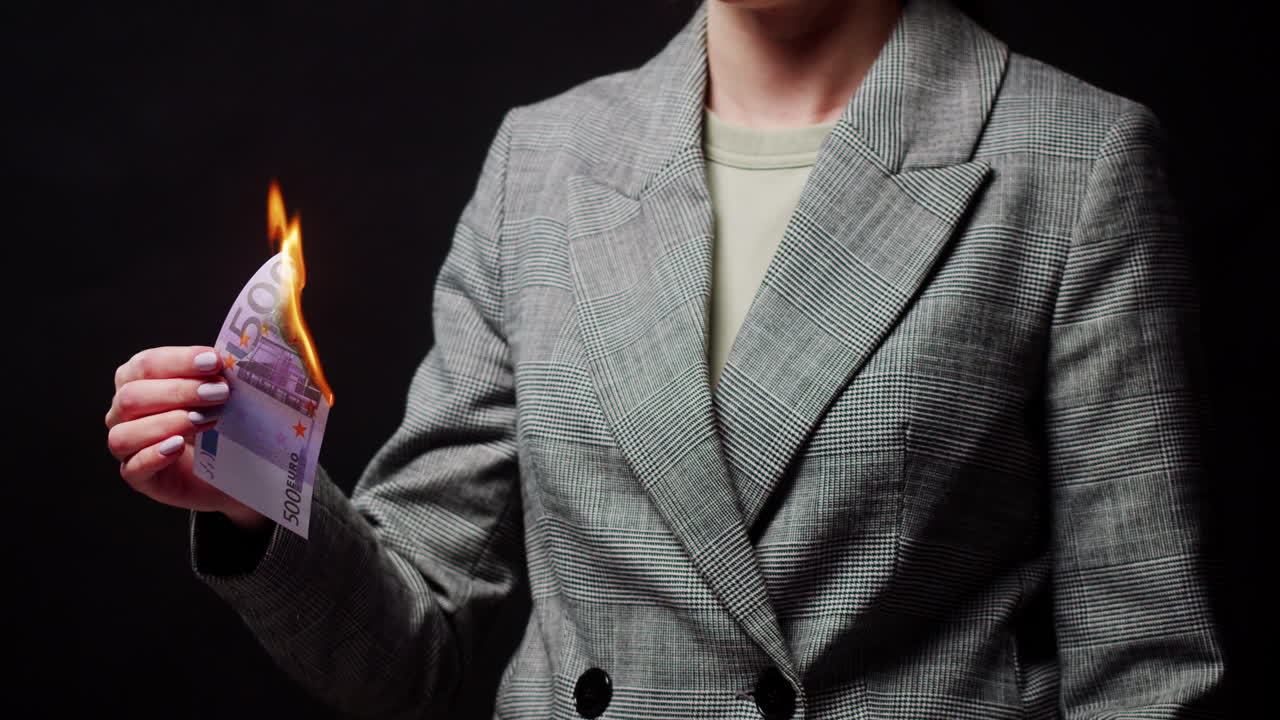 Burning 500 Euro Note