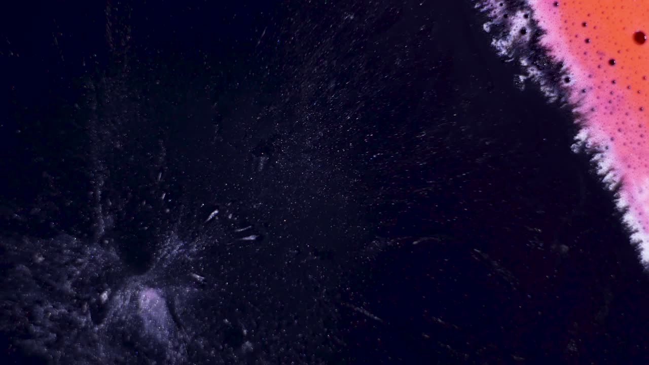 분홍색과 보라색 색조를 가진 추상적인 액체 예술