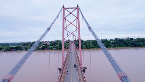 Embárcate-En-Un-Emocionante-Vuelo-En-Drone-Entre-Los-Cables-Del-Icónico-Puente-De-Puerto-Maldonado.