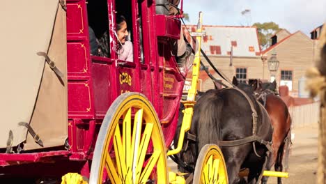 un paseo en carruaje tirado por caballos a través de la histórica colina soberana