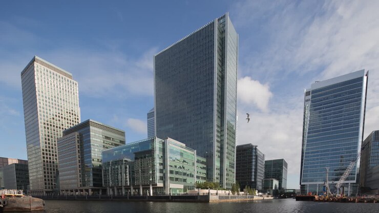 Dock Southquay 4K 00