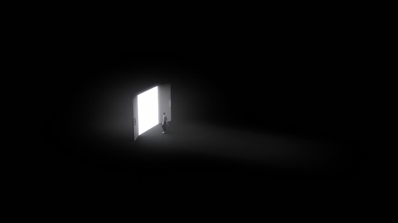 Muž kráčející ke dveřím s jasným světlem v tmavé místnosti.