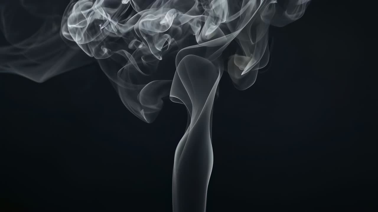 Colonna di fumo ascendente con filamenti arricciati e formazione di una sommità di fumo in uno studio buio, innescata da una fonte di calore invisibile
