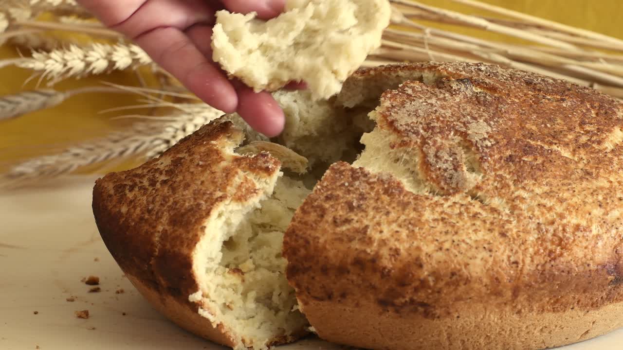 신선하게 구운 집에서 만든 뜨거운 의 아침 식사.