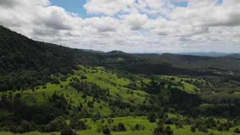 Sweeping-panoramic-view-of-Springbrook-National-Park,-Gondwana-Rainforests-of-Australia-World-Heritage-Area