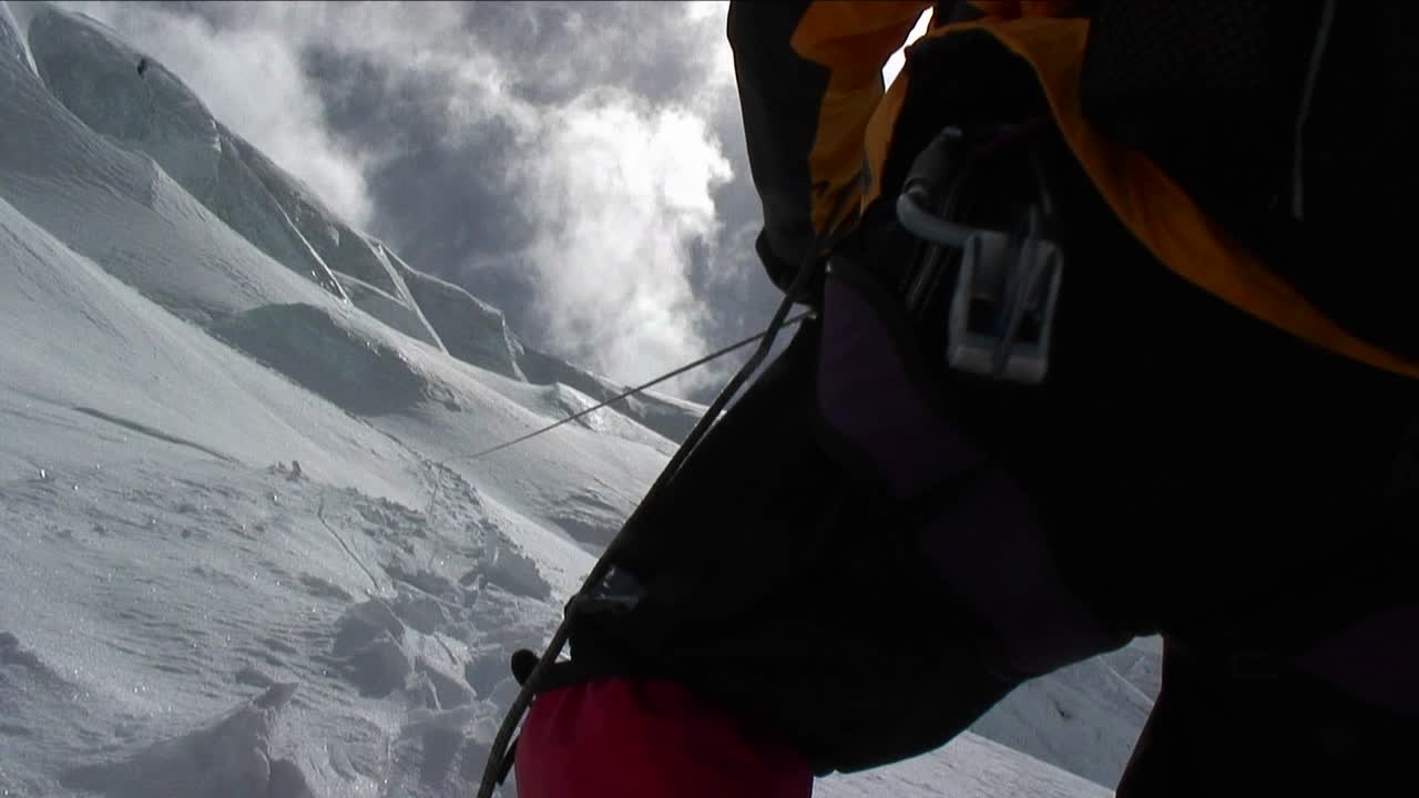 근처를 지나가는 등산객