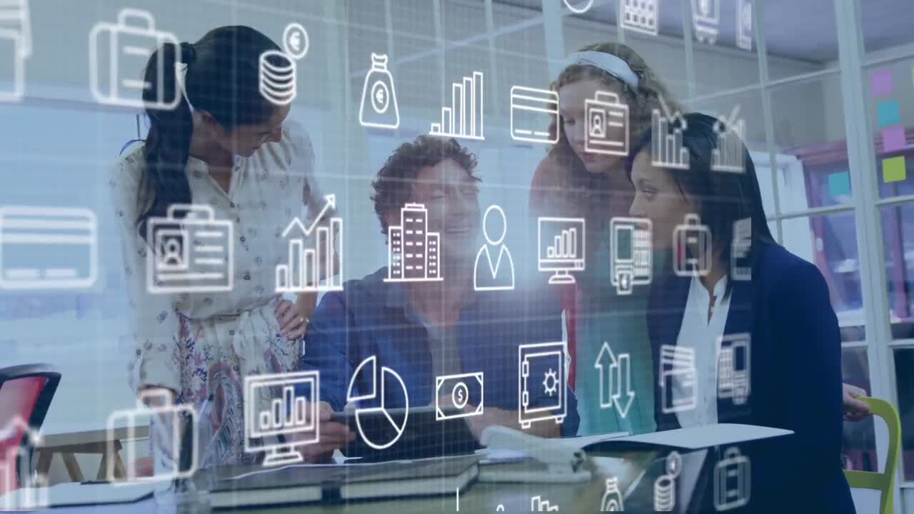 animación de iconos de negocios sobre diversas personas de negocios hablando en la oficina