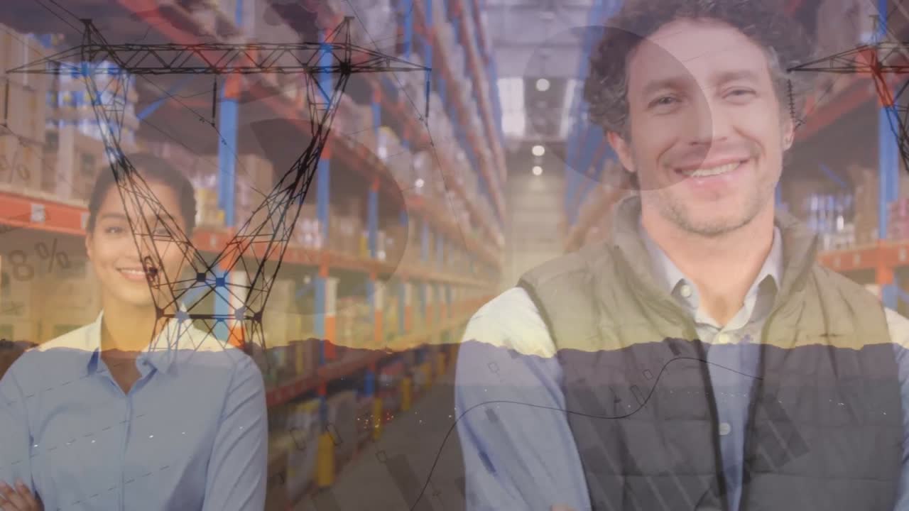 video compuesto de diversos supervisores masculinos y femeninos sonriendo contra las torres de la red móvil