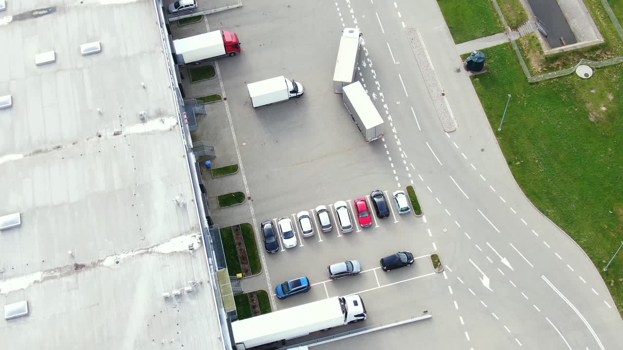 Vista aérea de un moderno almacén de almacenamiento
