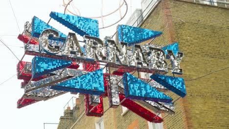 Instalación-De-Union-Jack-En-Carnaby-Street,-Londres