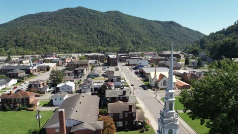 empuje aéreo sobre la iglesia en pineville kentucky, iglesia cristiana, pequeña ciudad de américa, ciudad natal, estados unidos, américa, hecho en américa