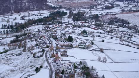 Imágenes-Aéreas-Del-Parque-Nacional-North-York-Moors-Sobre-Castleton-Con-Revelación-Lenta-Sobre-Un-Paisaje-Nevado-Dji-Inspire-2-Prores-422-Clip-2