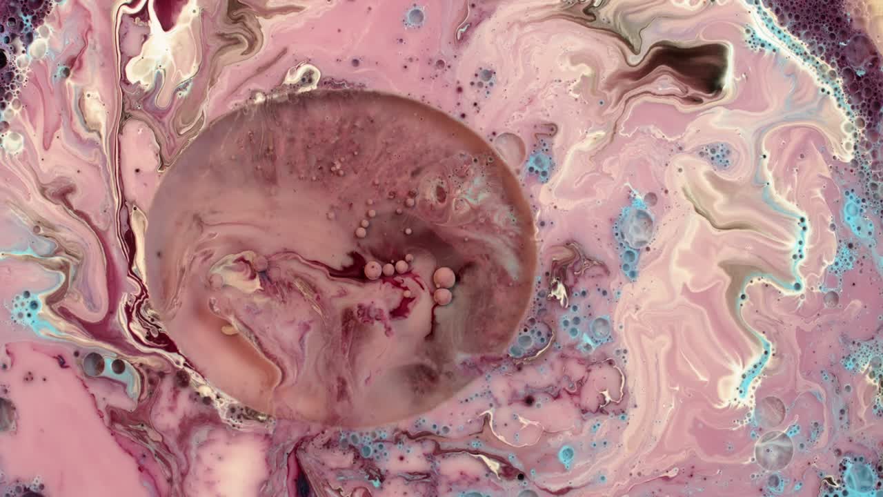 abstracto con tinta rosada giratoria